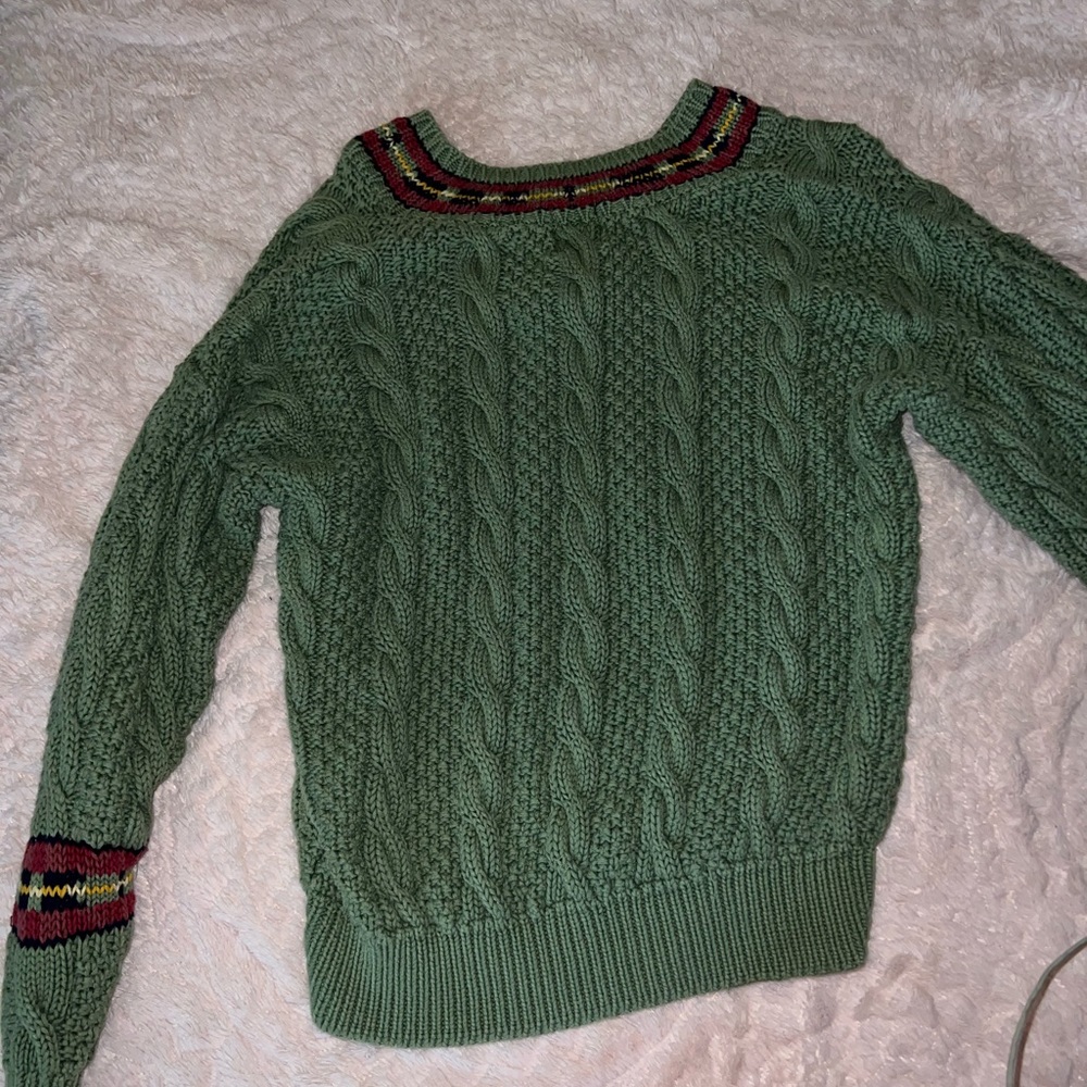 Green gap brand sweater. Perfect for fall.